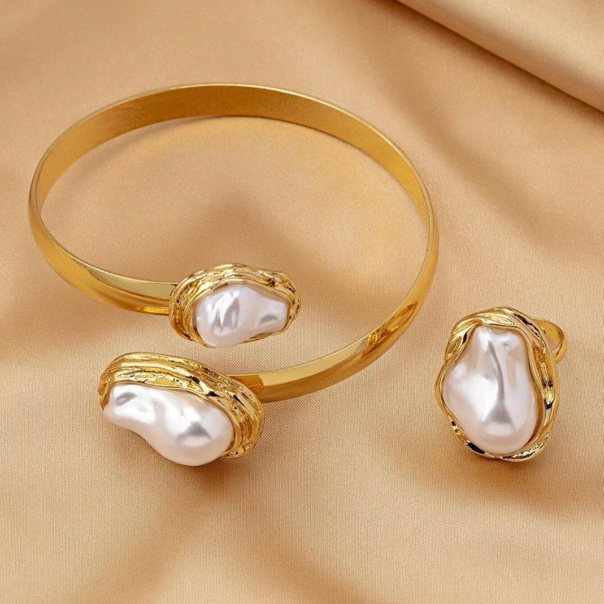 Luna Grace – Pearl Ring & Bracelet Set