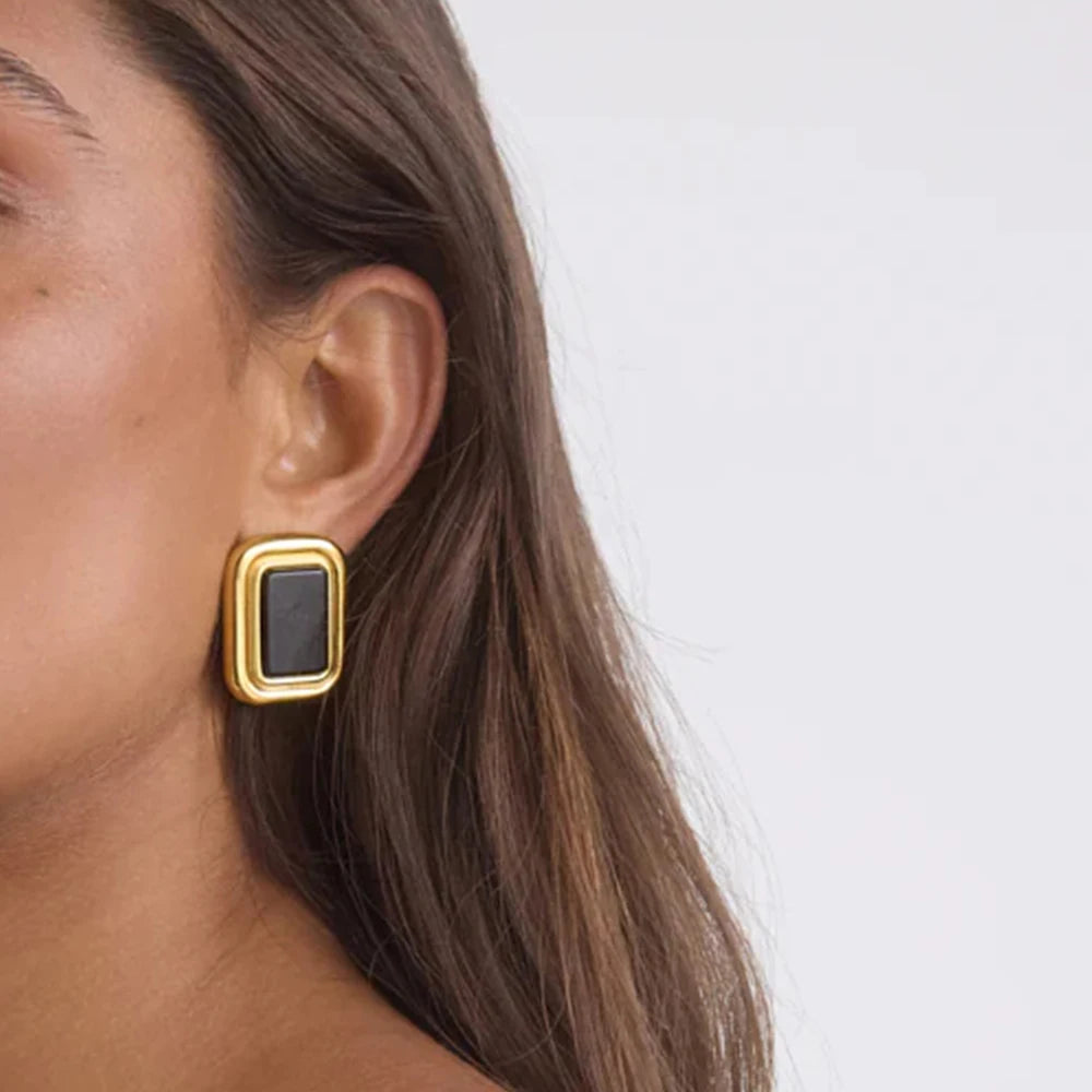 Noirelle – Vintage Geometric Gold-Tone Square Earrings