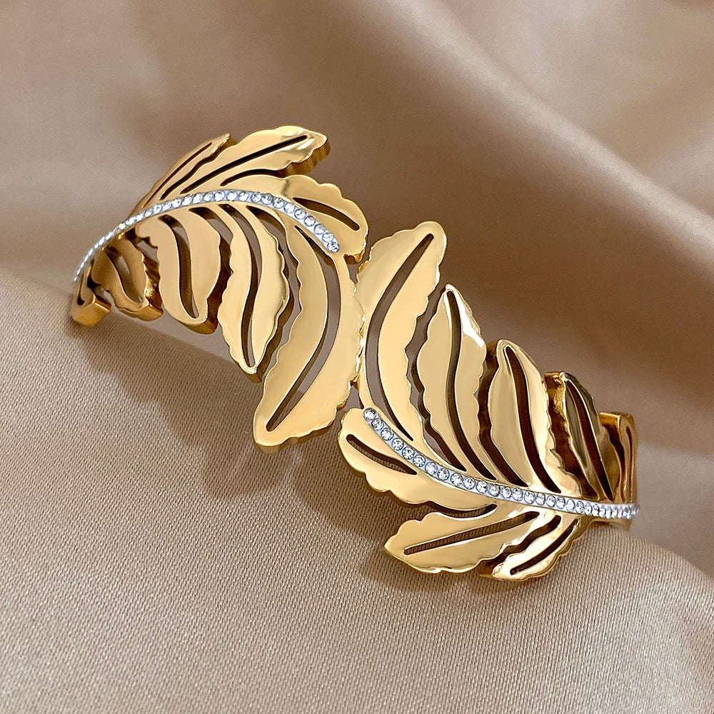 Featherelle – Elegant Gold-Plated Feather & Rhinestone Cuff Bracelet