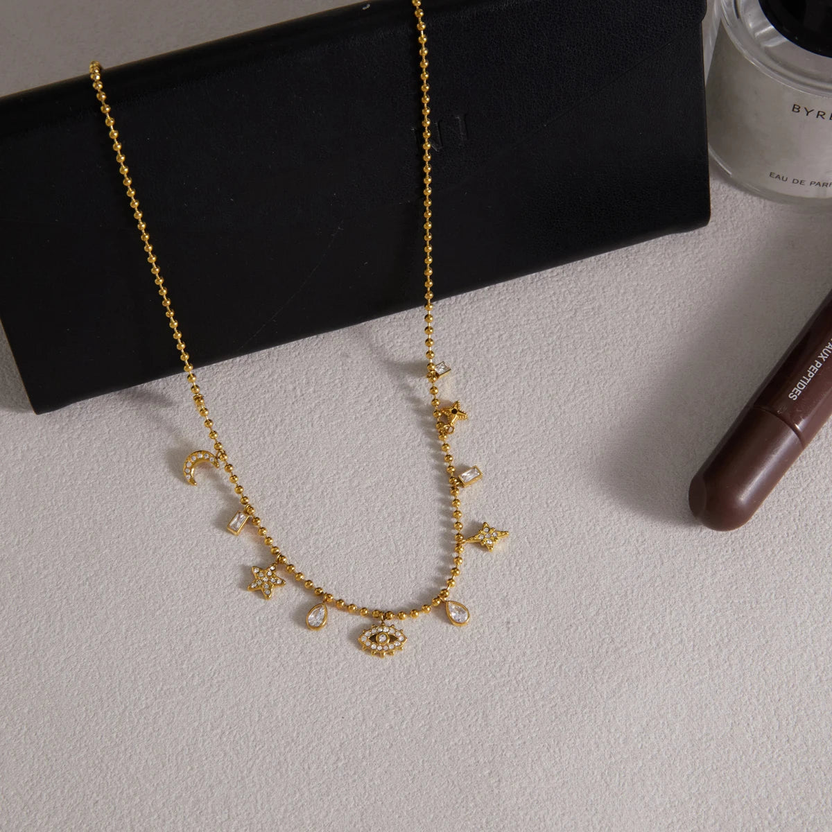 Lunavelle – Crescent Moon Pendant Necklace