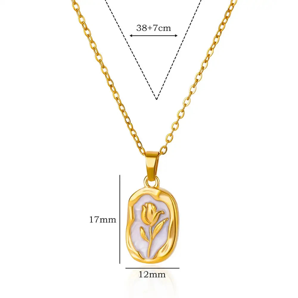 Evelyn Grace – Delicate Flower Pendant Necklace