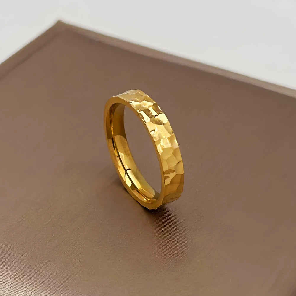 Isola Shine - Hammer Finish Gold Ring