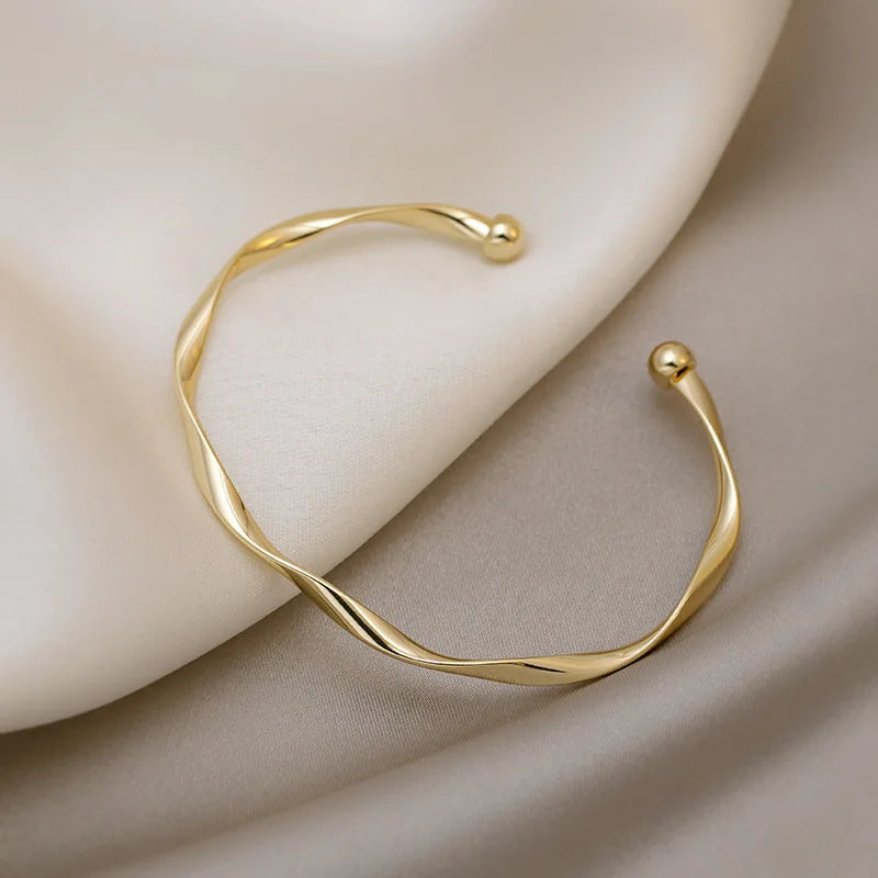Felicity Aura – Luxury Minimalist Charm Bangle