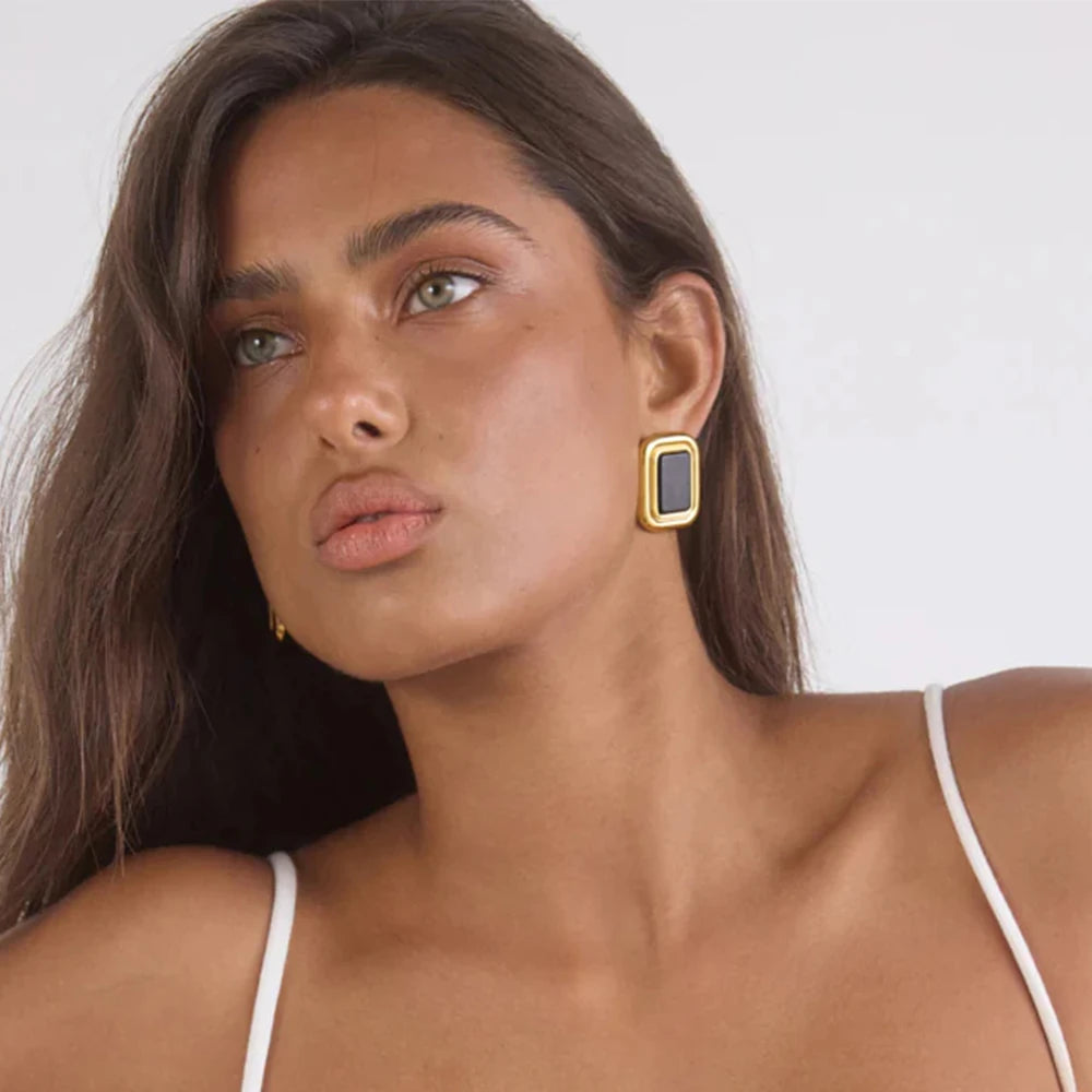 Noirelle – Vintage Geometric Gold-Tone Square Earrings