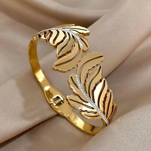 Featherelle – Elegant Gold-Plated Feather & Rhinestone Cuff Bracelet