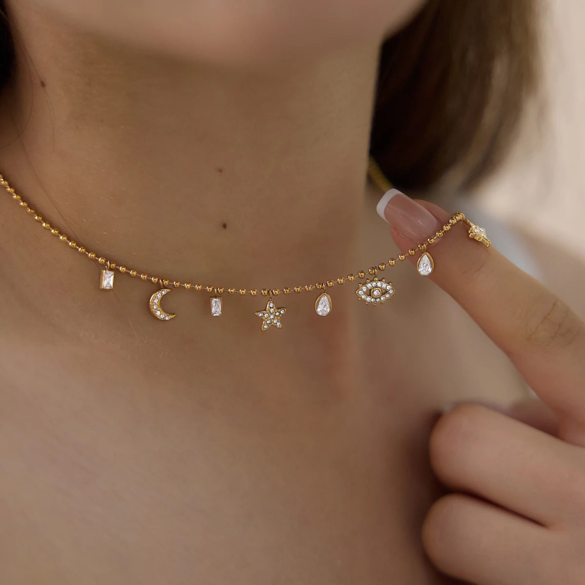 Lunavelle – Crescent Moon Pendant Necklace