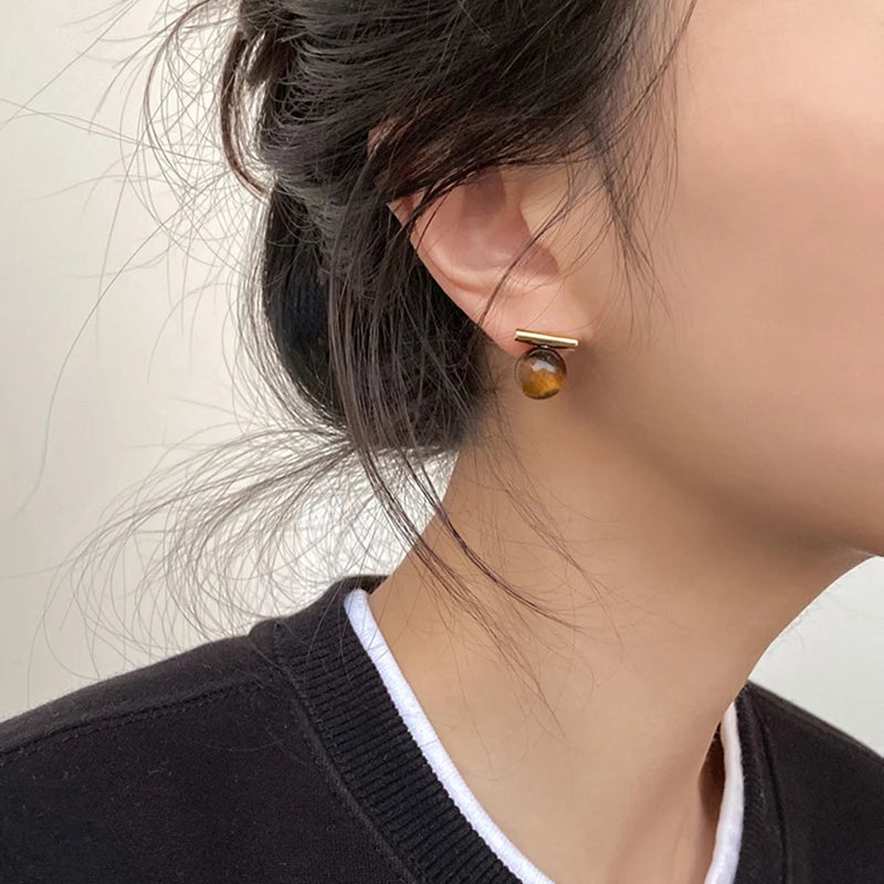 Melavienne – Delicate Stud Earrings