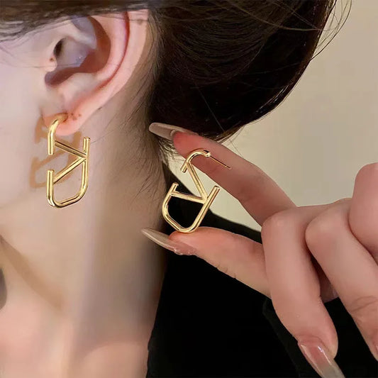 Lorelei Shine – V-Shaped Light Luxury Earrings