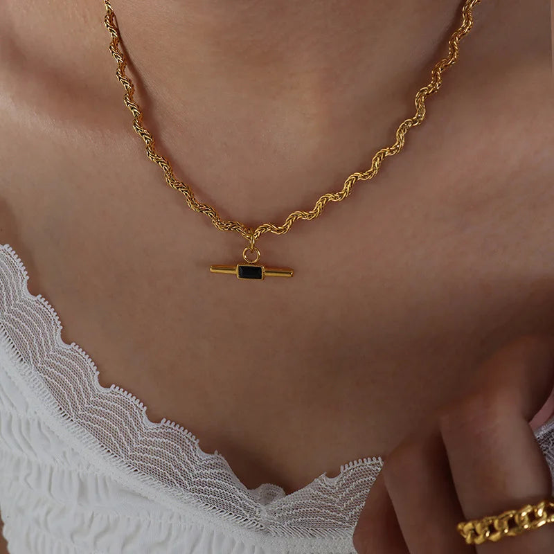 Verdessa Wave – Gold-Plated Wavy Stone Necklace