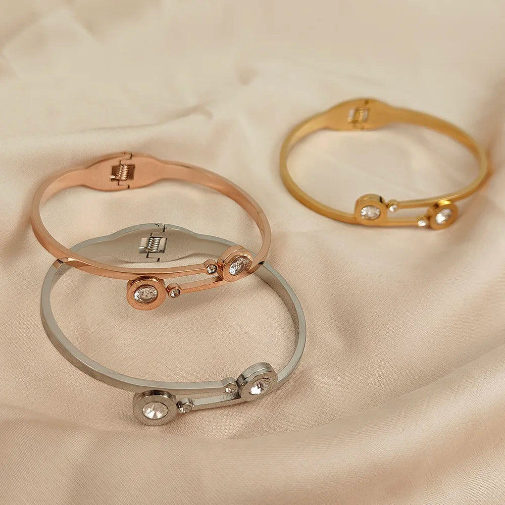 Serena Radiance – Elegant Roman Numeral Bangle