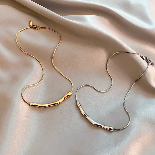 Avelisse – Elegant Gold-Tone Stainless Steel Collarbone Necklace
