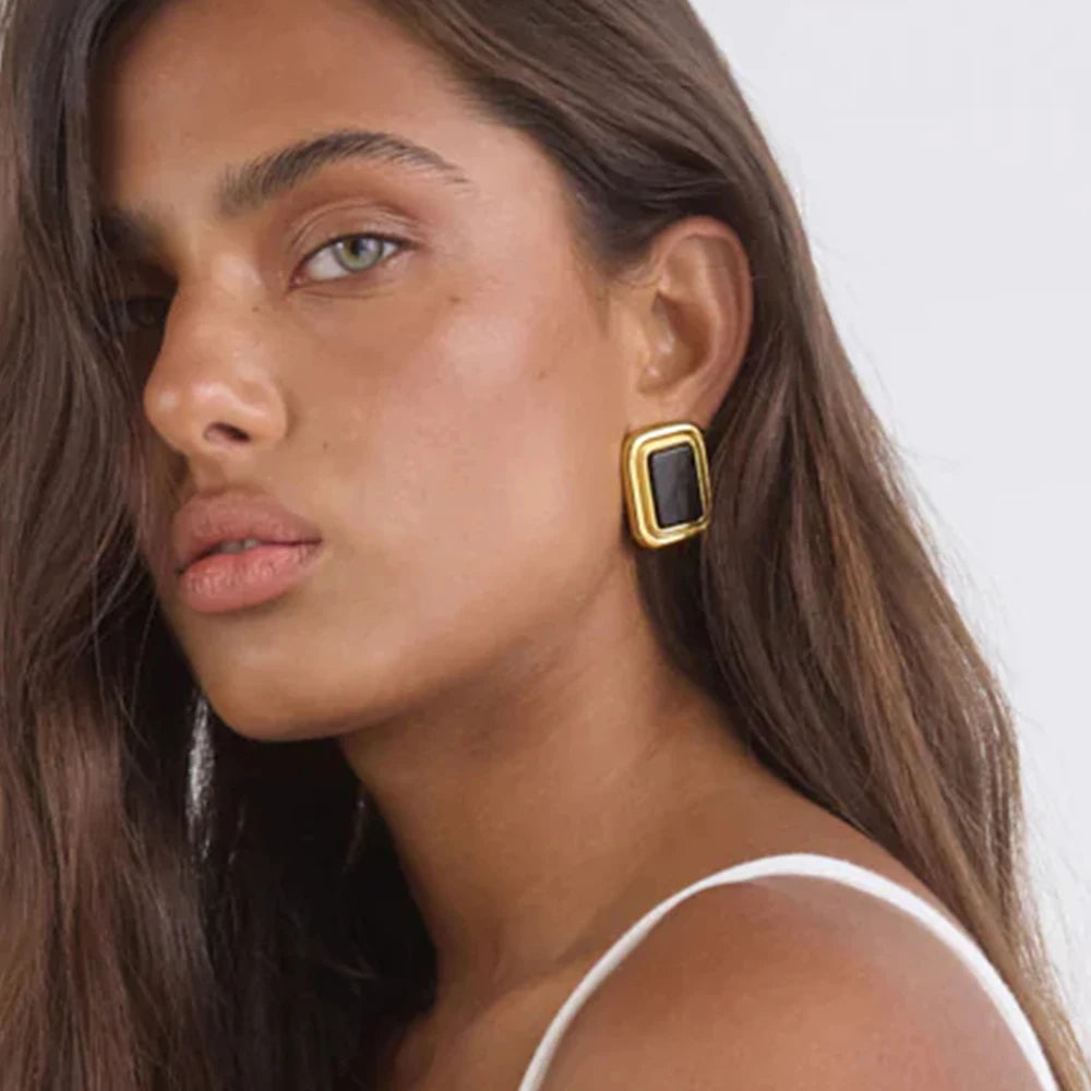 Noirelle – Vintage Geometric Gold-Tone Square Earrings