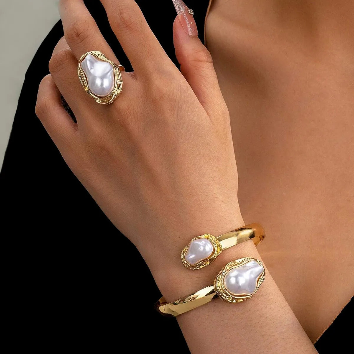 Luna Grace – Pearl Ring & Bracelet Set