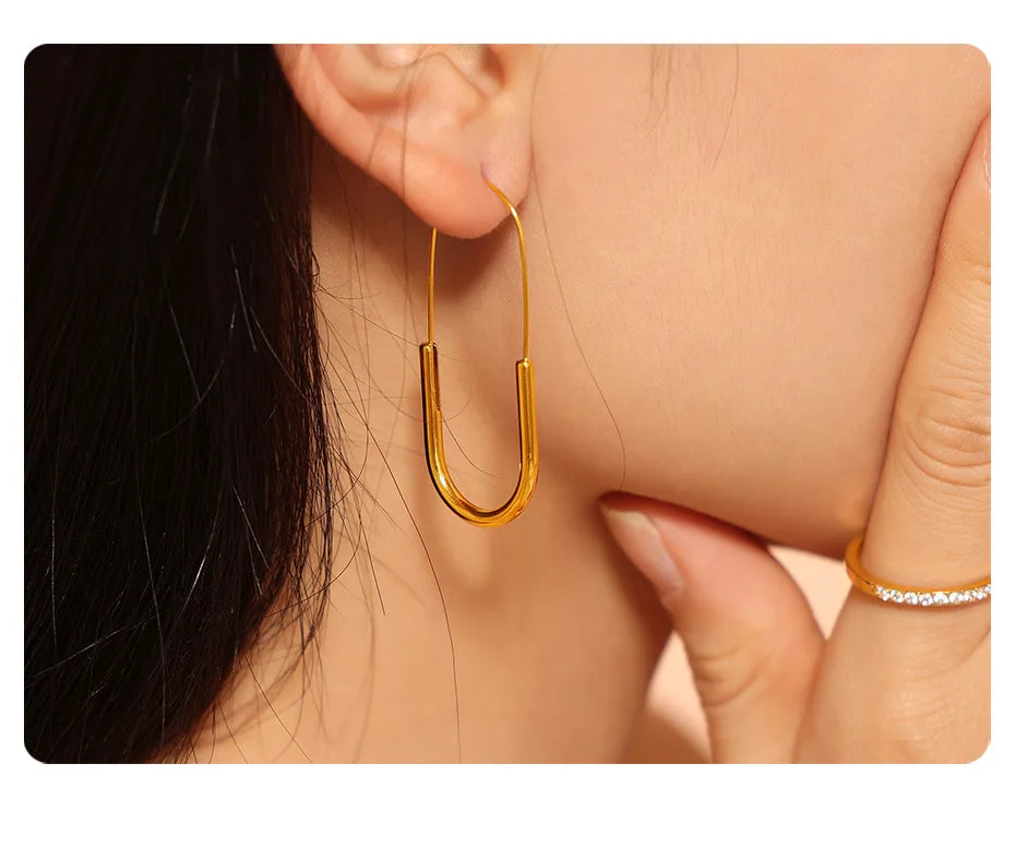 Lunaris Pin – 18K Gold Minimalist Hoop Earrings