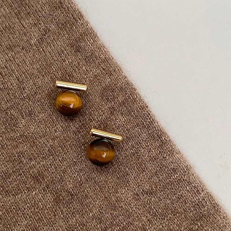 Melavienne – Delicate Stud Earrings