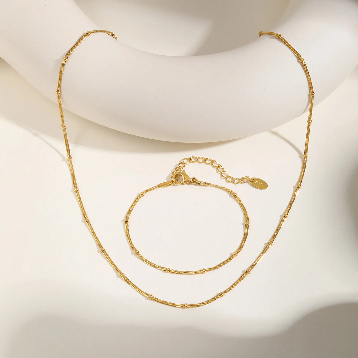 Serpella Glow – Gold-Plated Snake Bead Bracelet