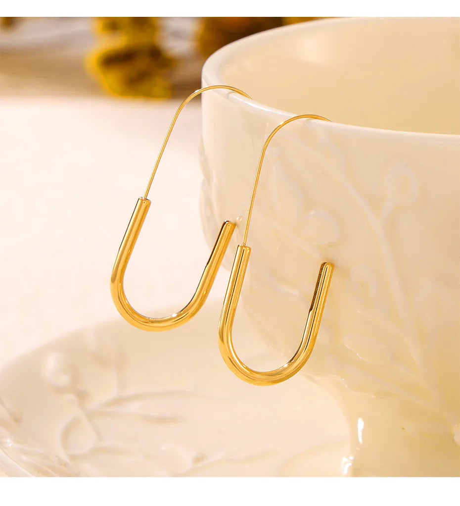 Lunaris Pin – 18K Gold Minimalist Hoop Earrings