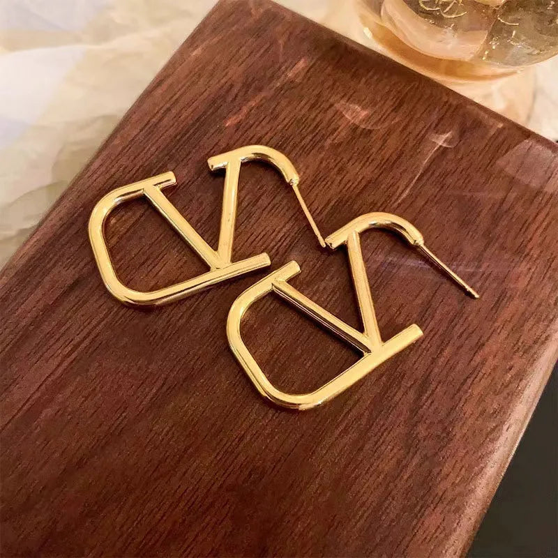 Lorelei Shine – V-Shaped Light Luxury Earrings