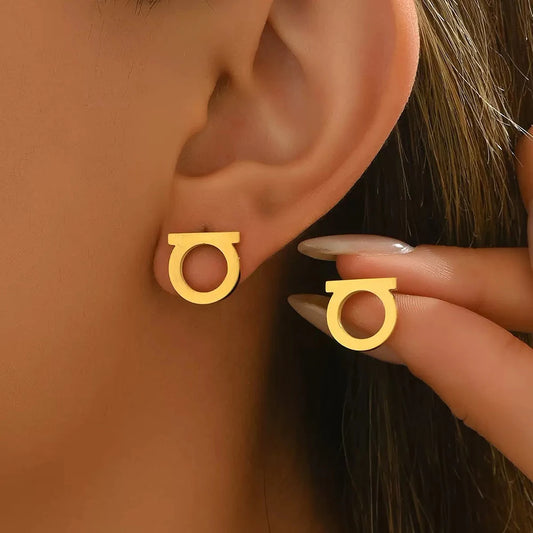 Selara Luster – Elegant D Initial Ear Jewelry
