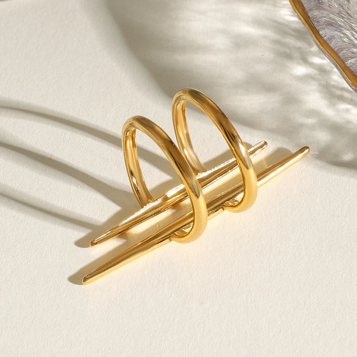 Isolde Parallel – Vintage Double Line Ring