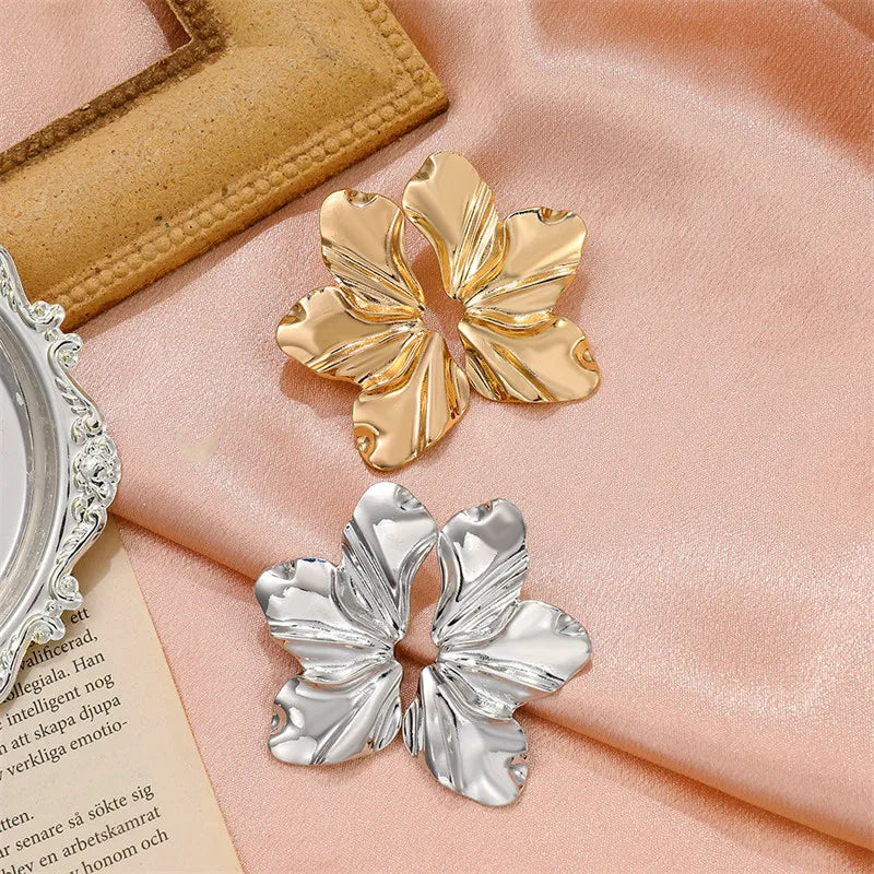 Dahlia Spark – Elegant Petal Stud Earrings