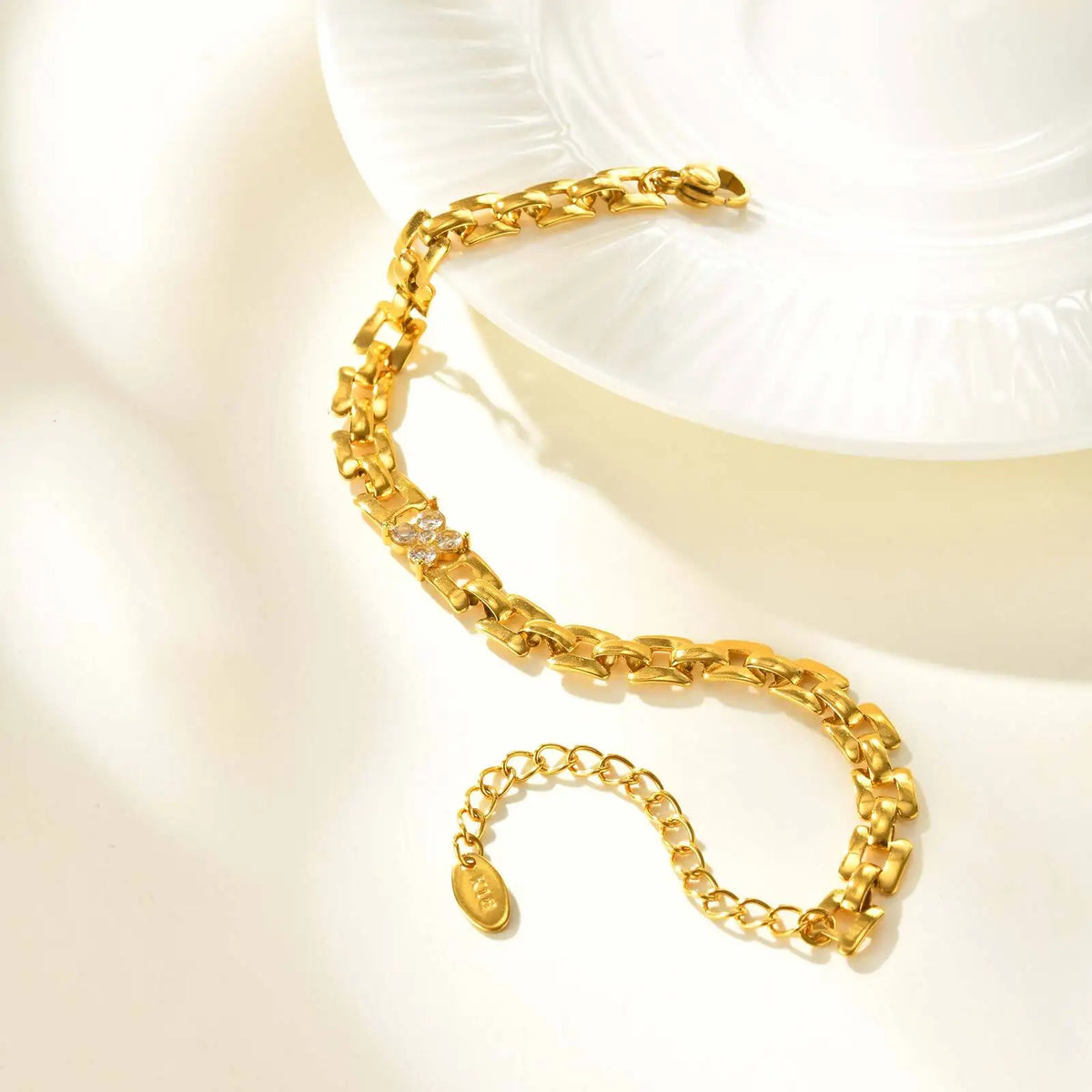 Florence Gleam – Mesh Chain Four-Leaf Flower Bracelet
