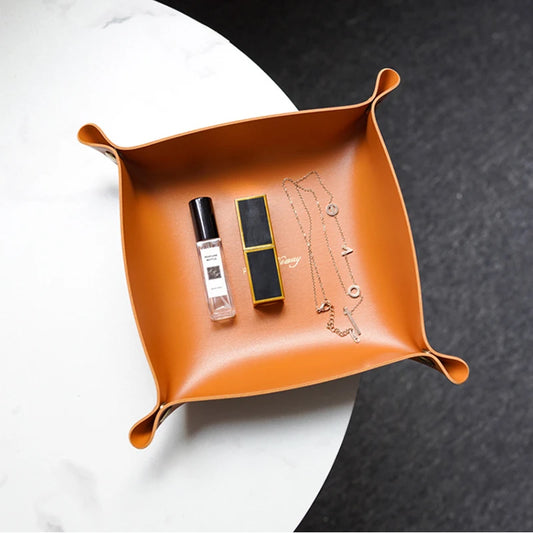 Serena Vale – Minimalist Leather Catchall