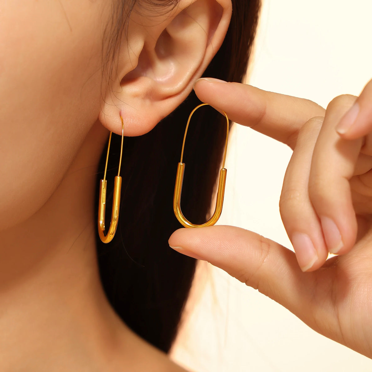 Lunaris Pin – 18K Gold Minimalist Hoop Earrings