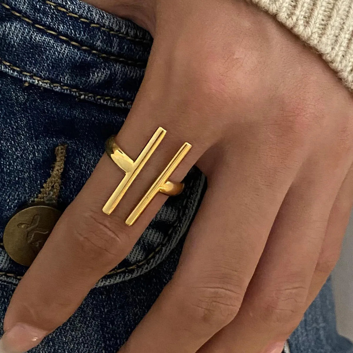 Isolde Parallel – Vintage Double Line Ring