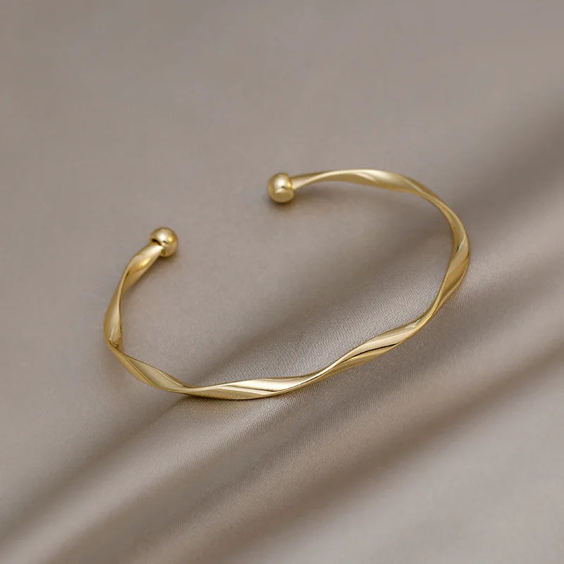 Felicity Aura – Luxury Minimalist Charm Bangle