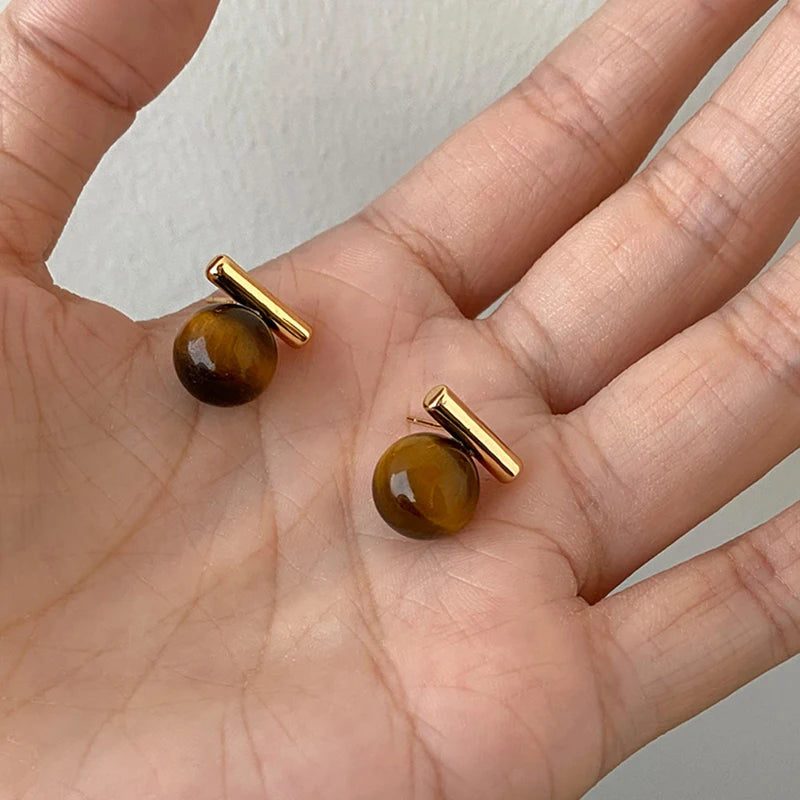 Melavienne – Delicate Stud Earrings
