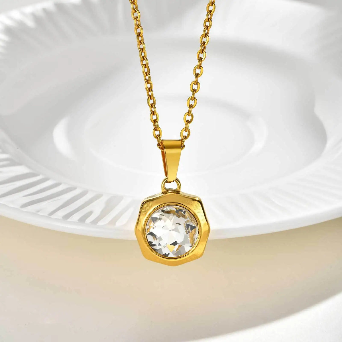 Éclat Nova – Modern Geometric Zircon Pendant