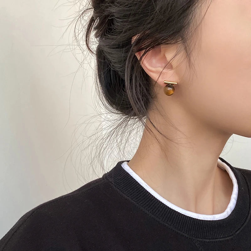 Melavienne – Delicate Stud Earrings