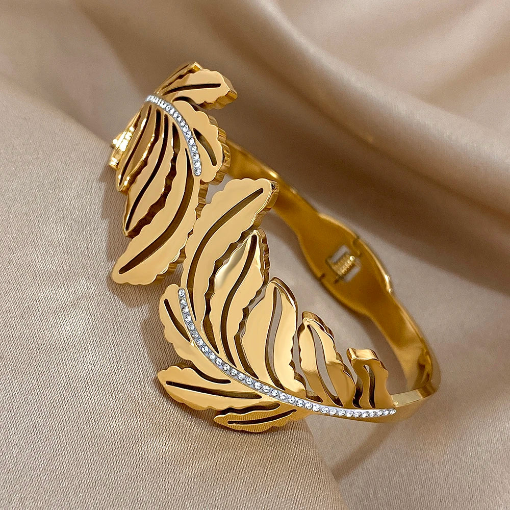 Featherelle – Elegant Gold-Plated Feather & Rhinestone Cuff Bracelet