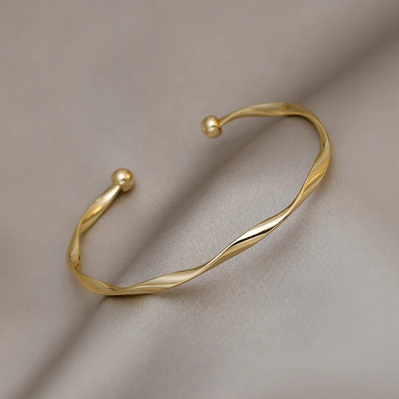 Felicity Aura – Luxury Minimalist Charm Bangle