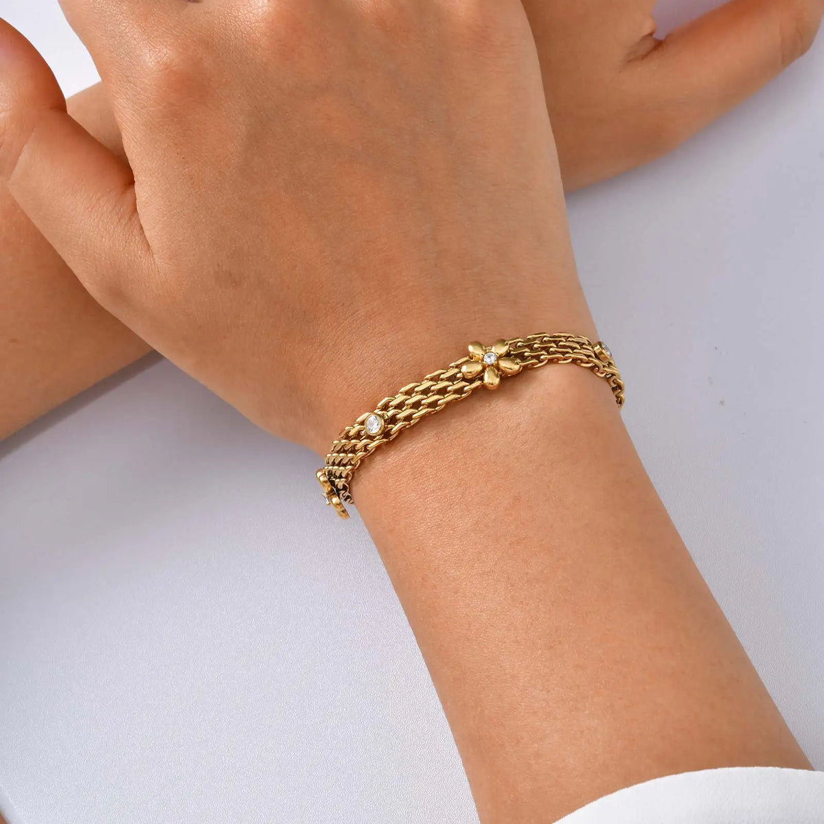 Lunaria Bloom – Gold Mesh Flower Zircon Bracelet