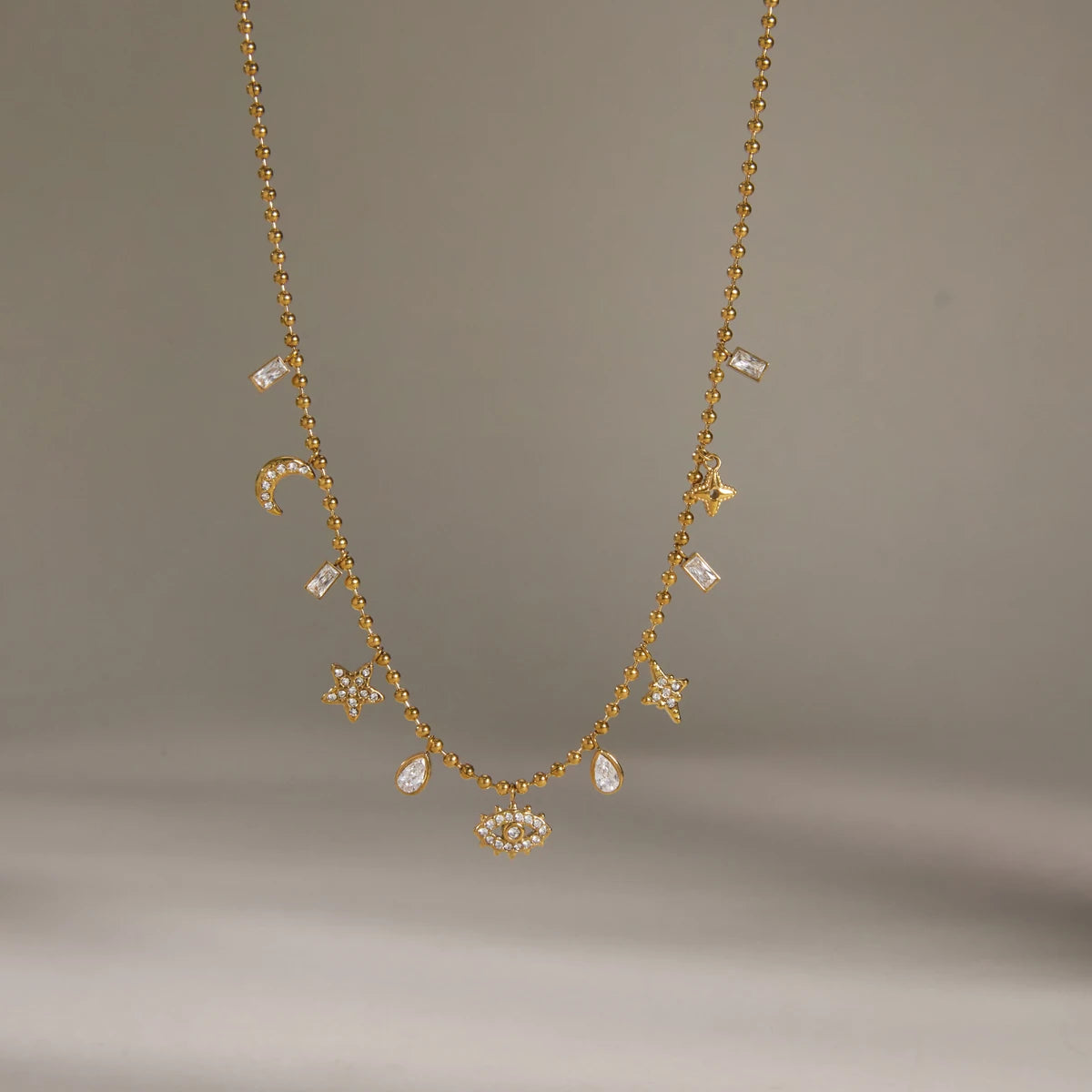 Lunavelle – Crescent Moon Pendant Necklace