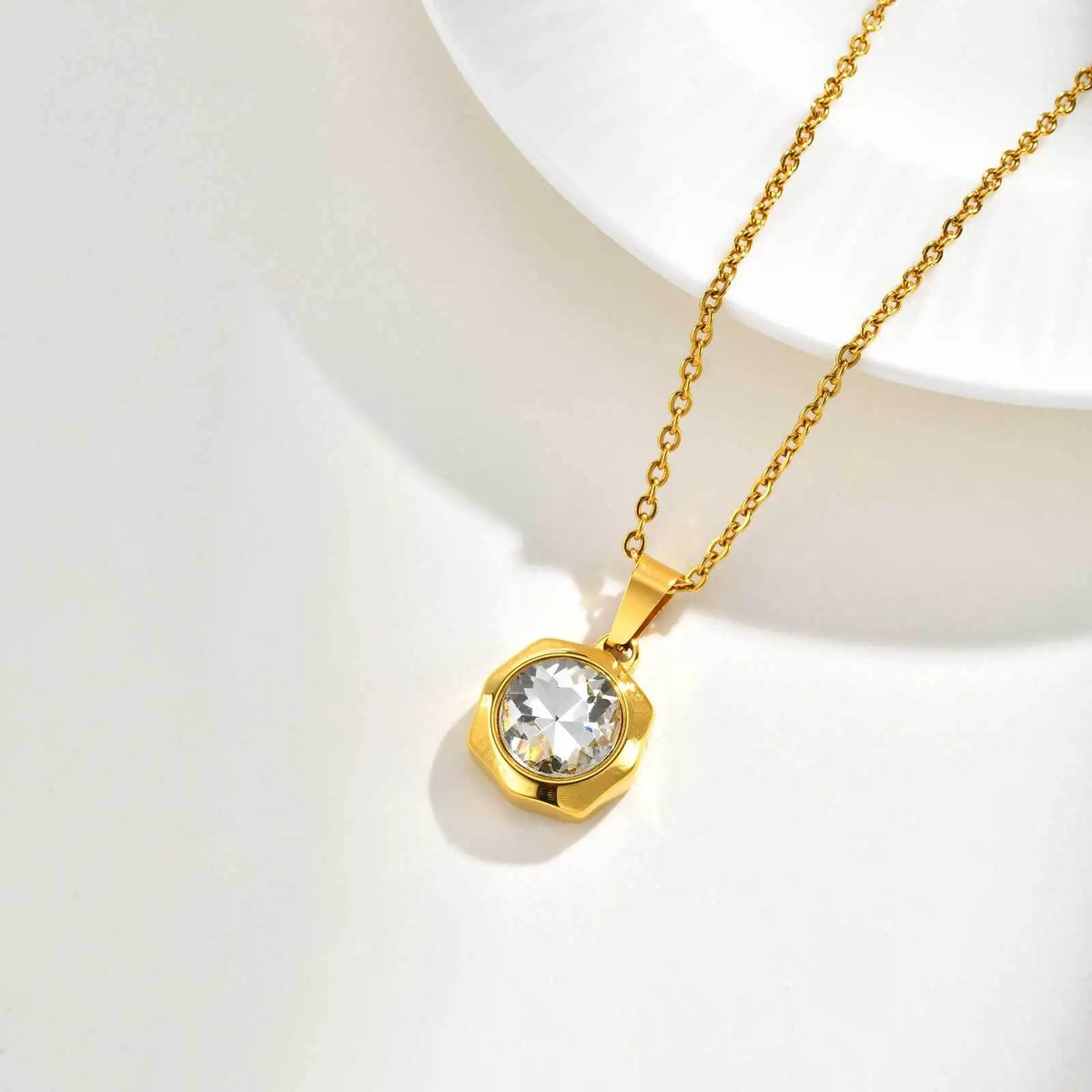 Éclat Nova – Modern Geometric Zircon Pendant